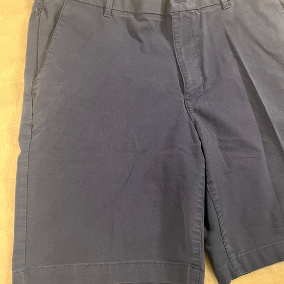 Mens Izod Navy blue shorts size 34 - Picture 4 of 6